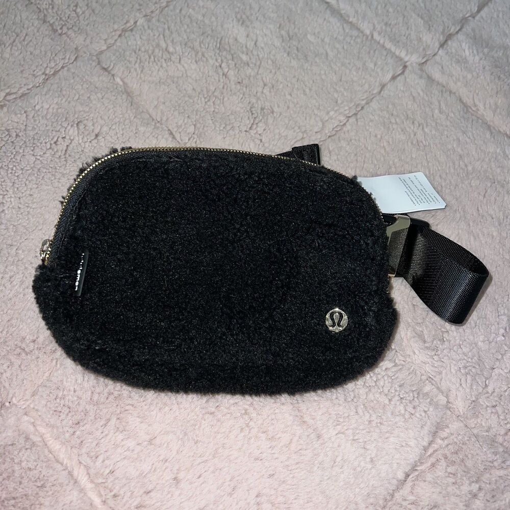 Lululemon Everywhere Belt Bag Fleece Black 1L Gold Hardware Zipper New With Tags